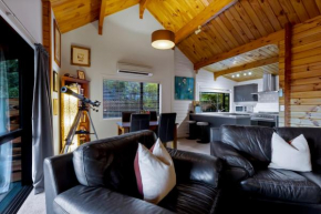 Kereru Cottage, Cosy Log Cabin, Serene Lake & Mountain Views